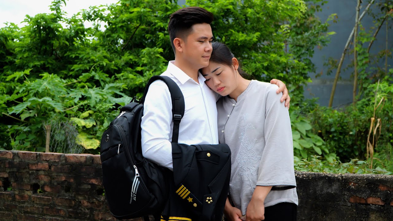 Helping Giang find his family, police officer Henry quietly leaves in nostalgia