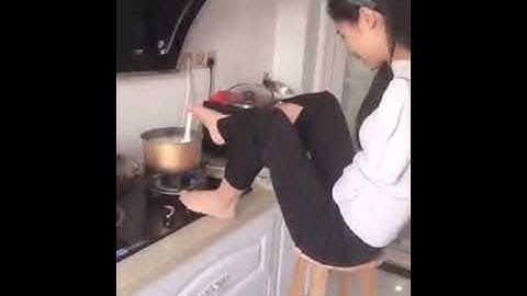 Nghị lực phi thường của cô gái mất cả hai tay