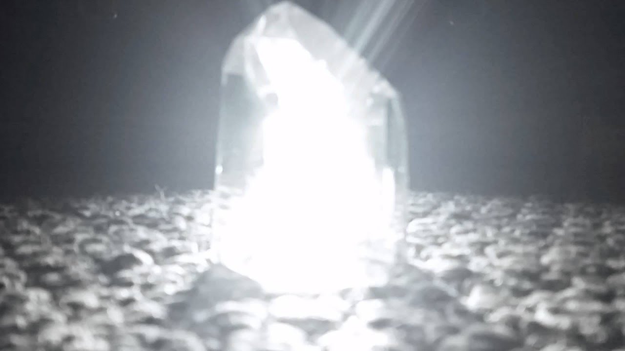 Visual effects of light on a quartz crystal. YouTube