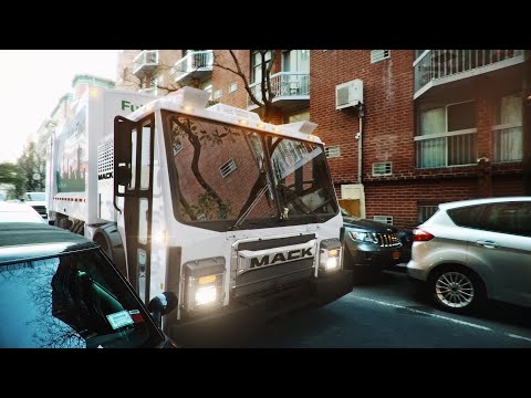 Mack LR Electric Garbage Truck