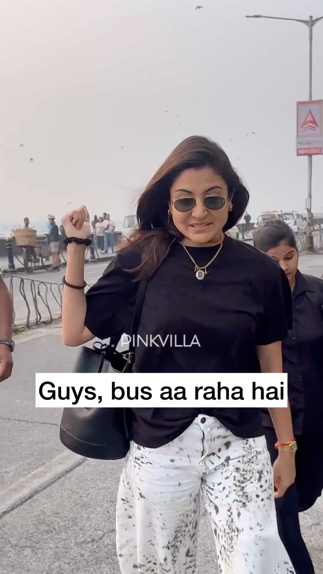 Anushka Sharma MAKES SURE paps are SAFE? | #shorts #bollywood