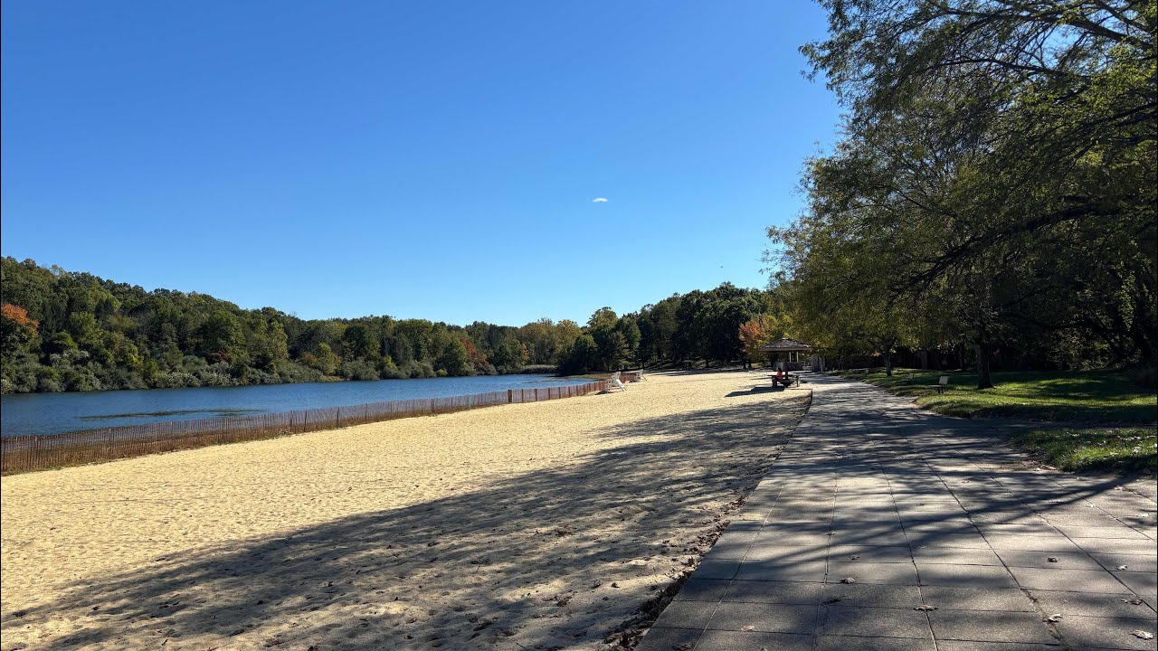 เดินเล่นกัน สัก 5 นาที Round Valley Recreation Area.