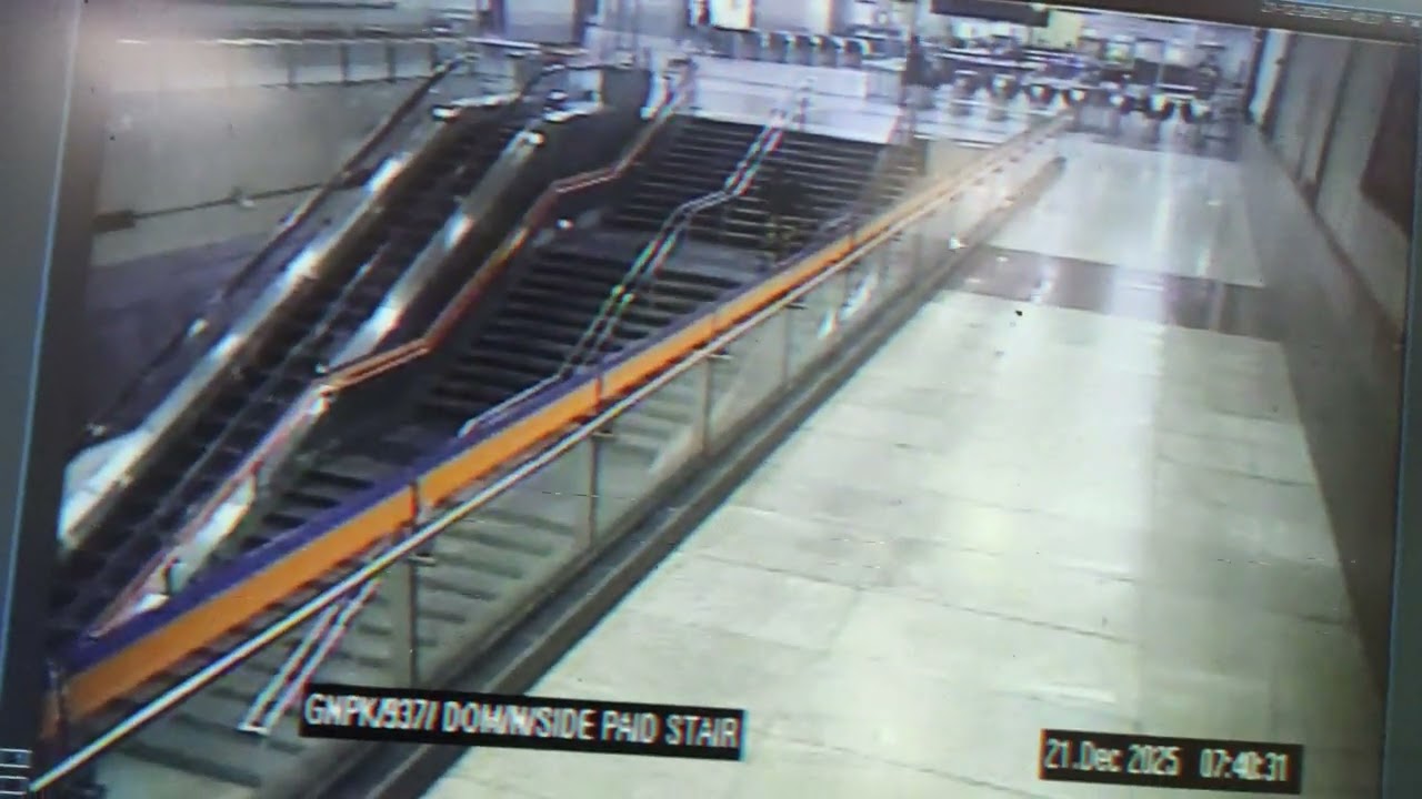 A CISF jawan saved the lives of two female passengers on the Delhi Metro.part 01🇮🇳🇮🇳🇮🇳