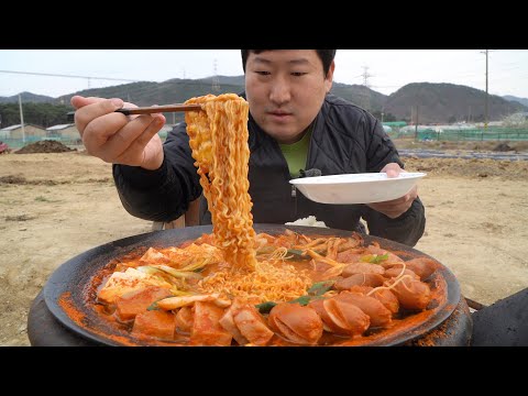햄 가득~ 솥뚜껑 부대찌개! (Budae-jjigae, sausage stew) 요리&먹방!! - Mukbang eating show