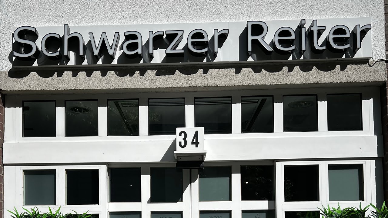 Schwarzer Reiter Storeopening Berlin