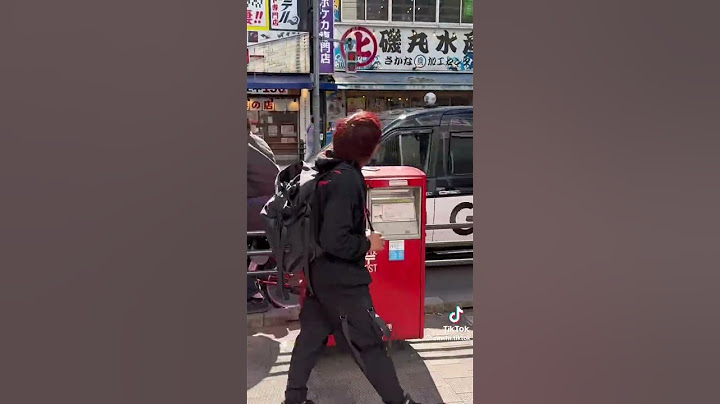 un celular 📱medio de la calle en Tokio 🗼#shorts #shortsvideo #shortsfeed #shortvideo #comedy #humor