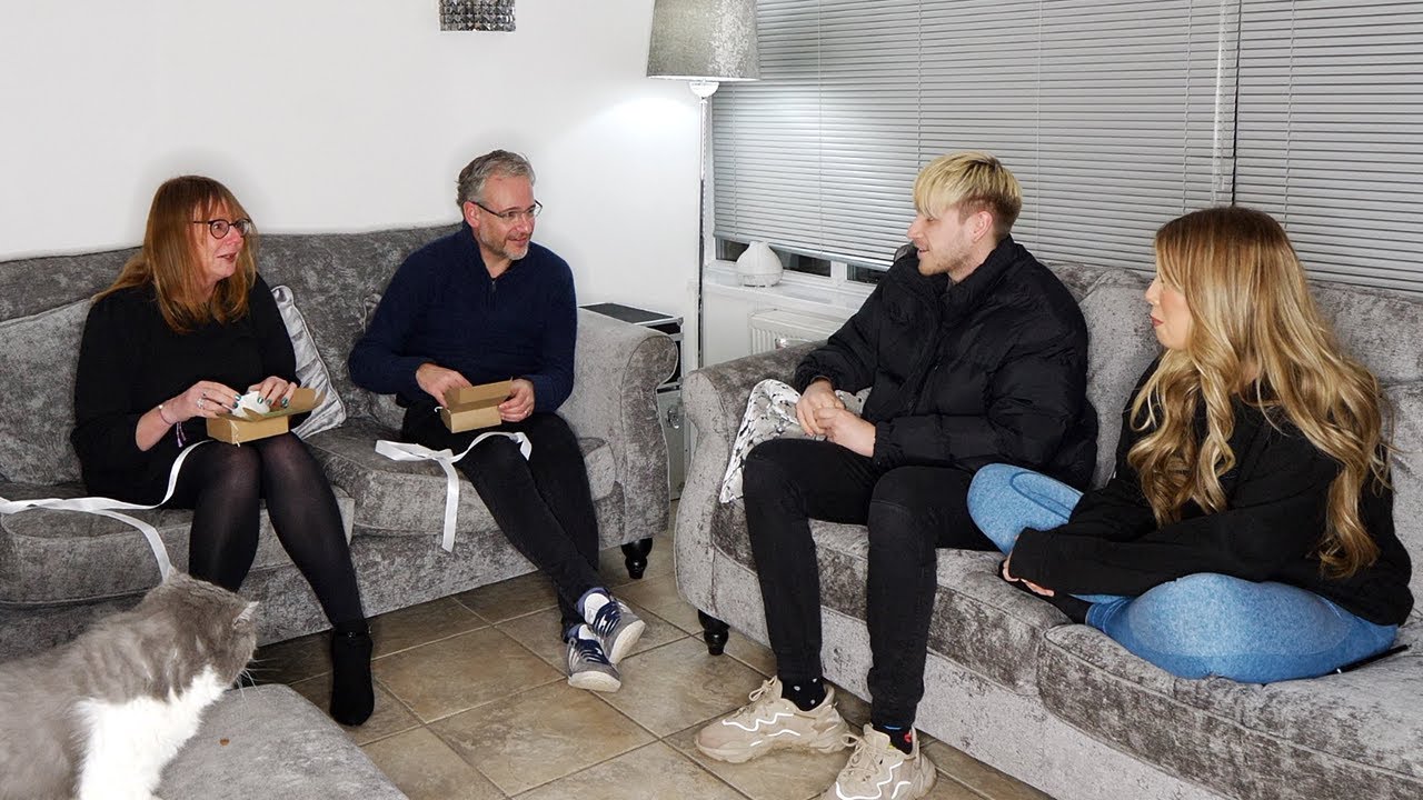 TELLING OUR FAMILY WE'RE PREGNANT!