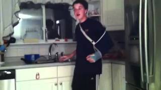 Dumbass snorts huge line of pepper