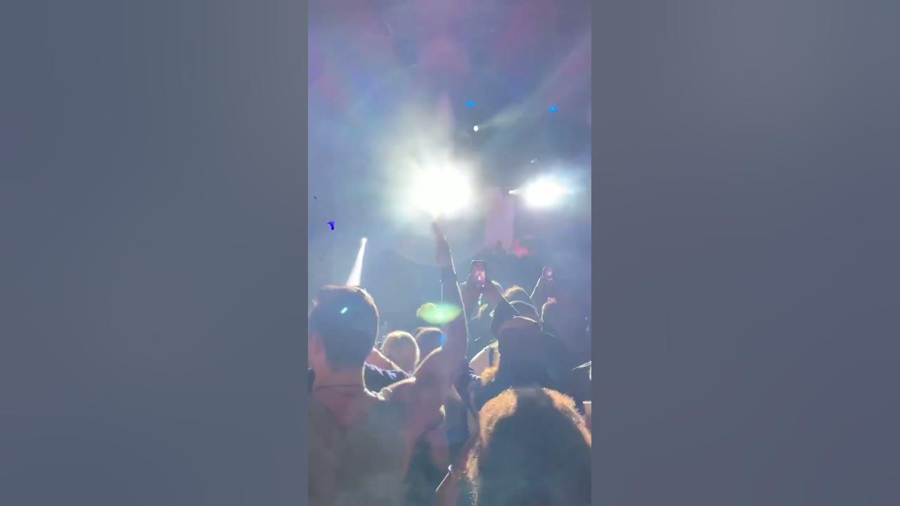 Everybody jump with Sarà Perché Ti Amo (Milan Edit) #djredblack #party #welovetoparty #acmilan Everybody jump with Sarà Perché Ti Amo (Milan Edit) #djredblack #party #welovetoparty #acmilan