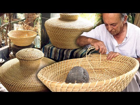 El cestero artesano. Confección de recipientes (balayos y taños) con juncos y aneas | Documental