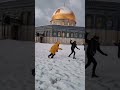 الثلوج في المسجد الأقصى وأمام قبة الصخرة 