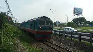 D19E-915 keo tau khach SE21 kep D20E-001 qua Hoa Cam