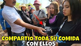 Miren la alegría y el gran corazón que tiene este señor. Les dio su comida a los bichos. Parte 15