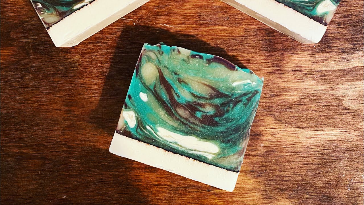Cutting Lime in de Coconut Goat's Milk Soap - YouTube