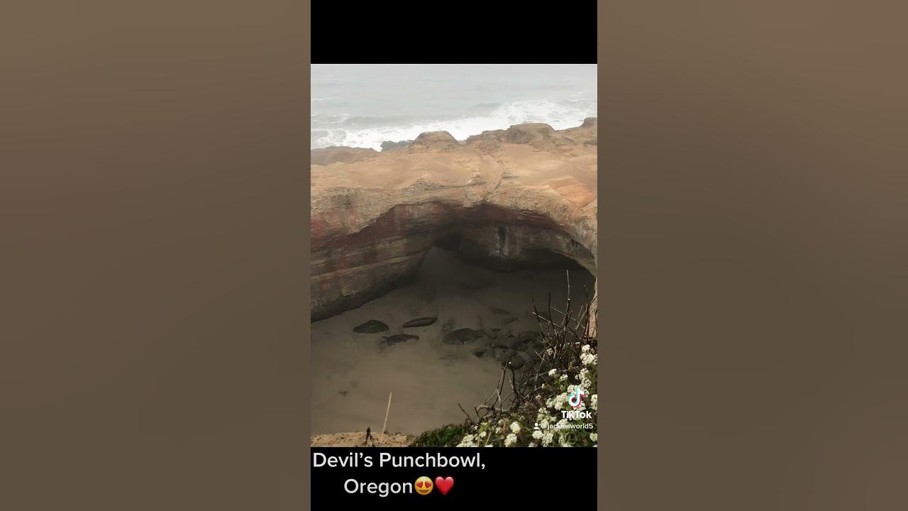 Devil’s Punchbowl In Oregon