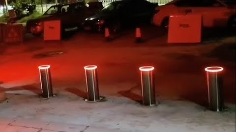 Hydraulic Bollards - LED blinker for enhanced visibility at night - Demonstration video