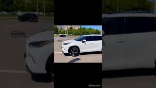 В продаже официальный Toyota Highlander 2021/22 года, Hybrid 2.5 Premium Plus с панорамной крышей.