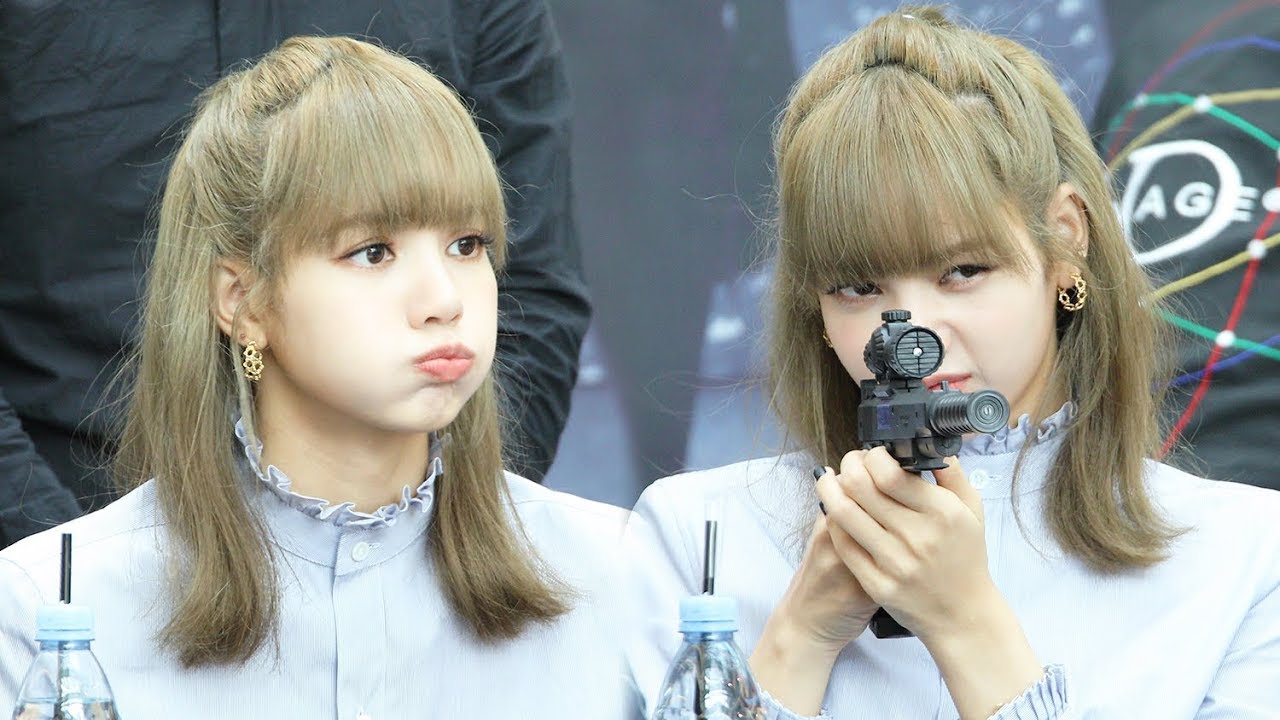 BLACKPINK Lisa, Moment 블랙핑크 리사, 모먼트 [포토북발매기념팬사인회] 4K 직캠 by 비몽 - YouTube