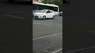 Troleibuzul AIC #5345 pe linia 66 la Bucur Obor (filmat din tramvaiul 5)