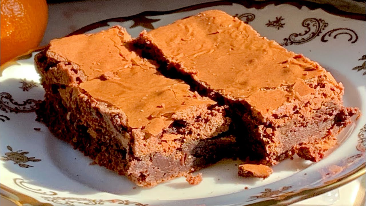 Брауни - най-добрата рецепта. Хрупкава коричка, нежна влажна сърцевина и мнооого шоколадов вкус