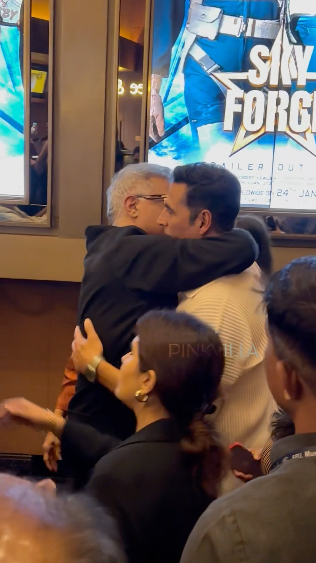 The Way Boney Kapoor Hugs Akshay Kumar \u0026 Veer Pahariya? #shorts #bollywood #viralvideo