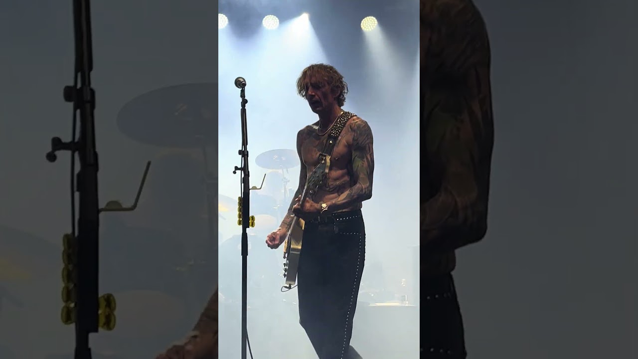 The Darkness - Given Up - Justin solo - Helsinki June 2024
