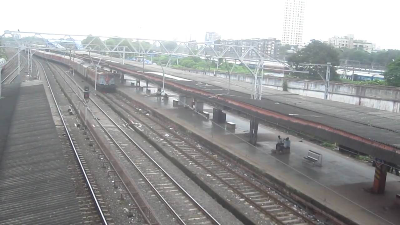 [IRFCA] 2954 August Kranti Rajdhani Express At Dadar!!!! - YouTube