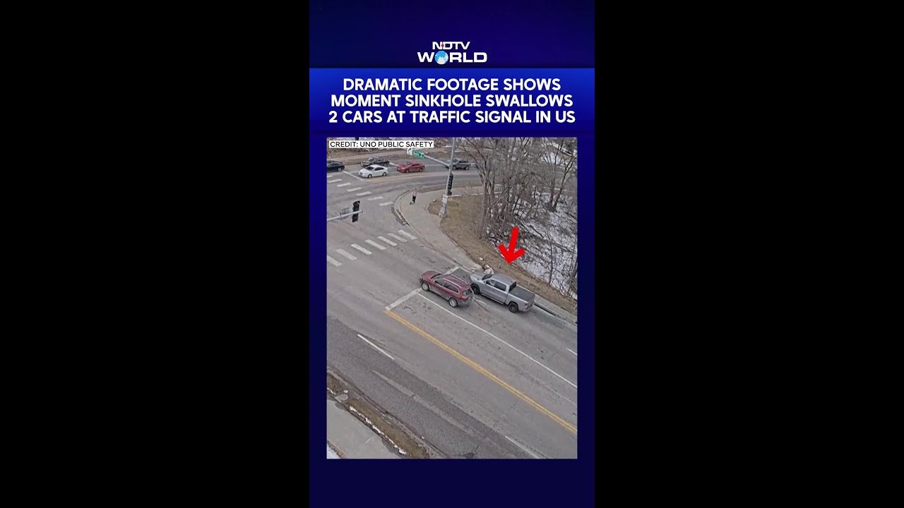 Dramatic Footage Shows Moment Sinkhole Swallows 2 Cars At Traffic Signal In US
