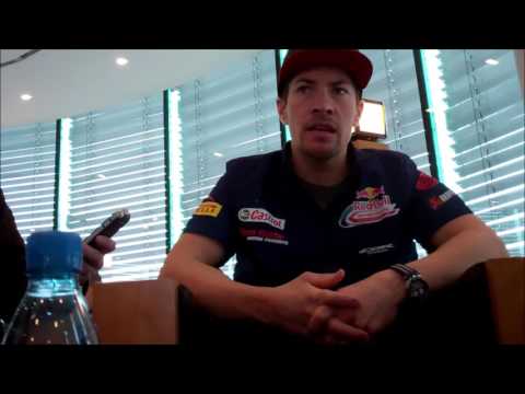 Video: Nicky Hayden nettoværdi: Wiki, gift, familie, bryllup, løn, søskende