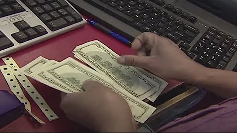 Federal workers hurting as government shutdown forces them to miss paychecks