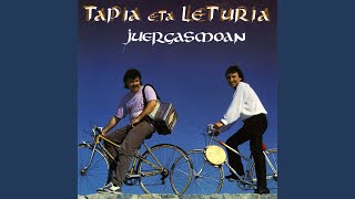 Video thumbnail of "Tapia eta Leturia - Festarik Festa"