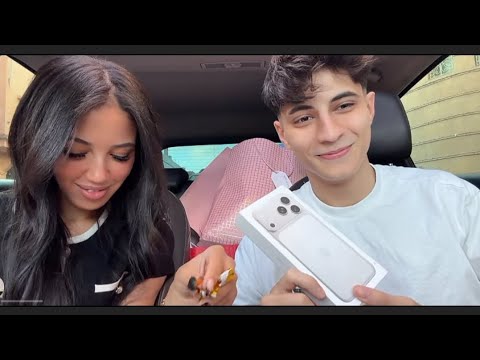 لايف منال وسافاش يفتحون هدايا الفانز مترجم بالعربية منال اجاها ذهب وسافاش ايفون اكسبلور منال