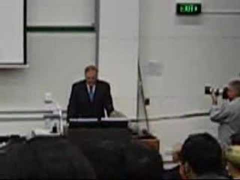 Australian Federal Opposition Leader Kim Beazley's closing remarks at the 2006 Kingsley Laffer Lecture, University of Sydney. Shot with a digital camera, and yes, I realise I had it the wrong way round.