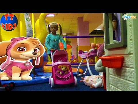 Ярослава в ИгроЛенде прыгаем на БАТУТЕ Игрушки ЩЕНЯЧИЙ ПАТРУЛЬ PAW Patrol Toys