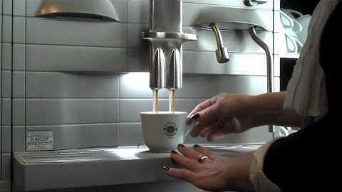 Projekt HTW Communication Design 09/10 Modul 4: Alien Love Story @ Giger Bar