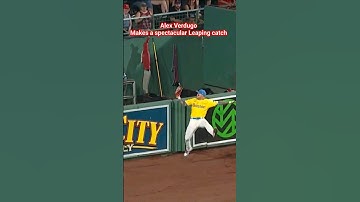 Alex Verdugo makes a spectacular Leaping catch #mlbb #2023 #viral #trending #youtubeshorts
