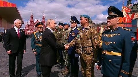 🇷🇺⚔️ Владимир Путин общается с командующими расчетами Парада Победы