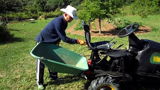 Aratura con trattorino artigianale costruito con una motozappa