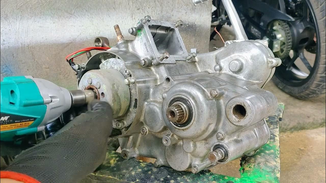 Suzuki RM 125 Engine parts out - YouTube