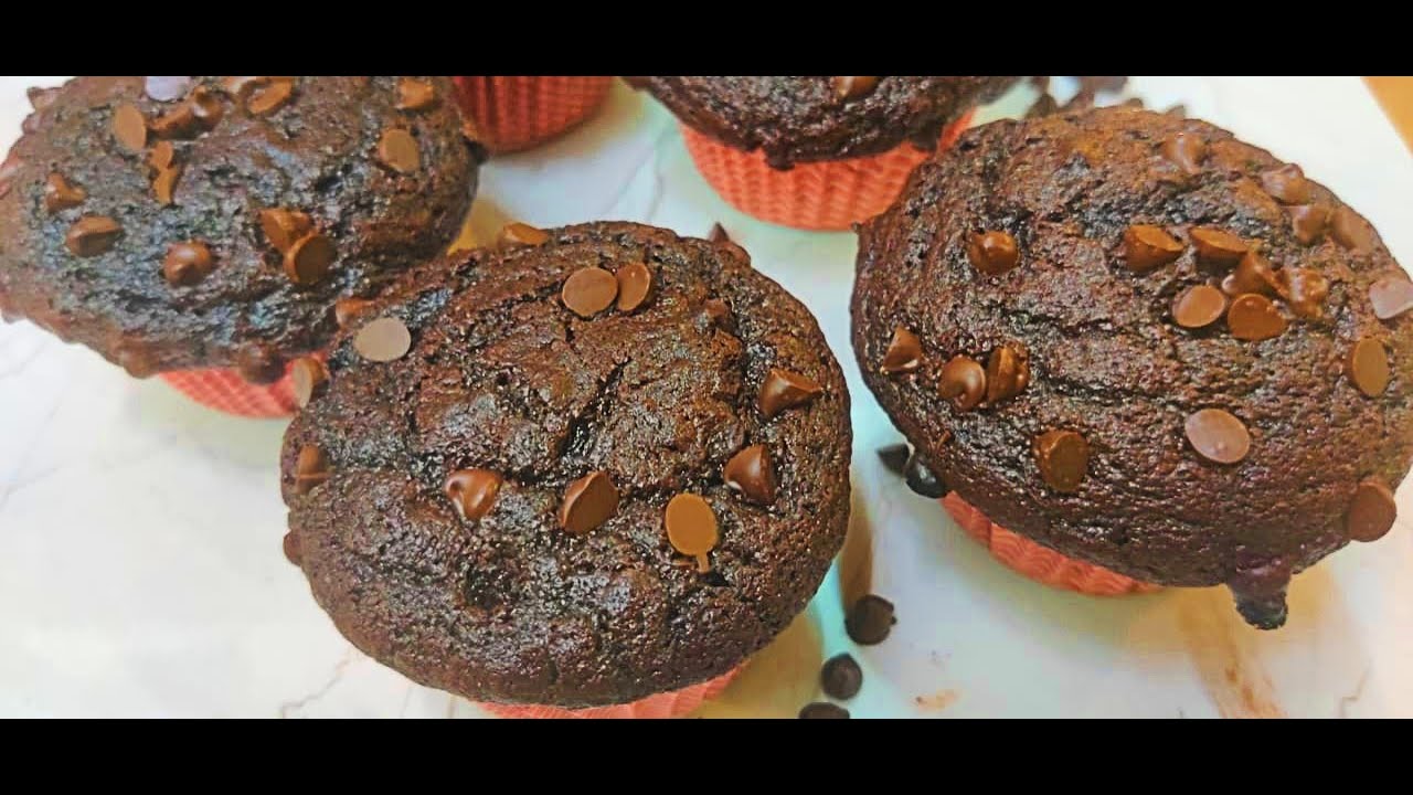 BAKERY STYLE CHOCOLATE CHIP MUFFINS RECIPE - BIG SIZE DOUBLE CHOCOLATE CHIP MUFFINS | Deepali Ohri