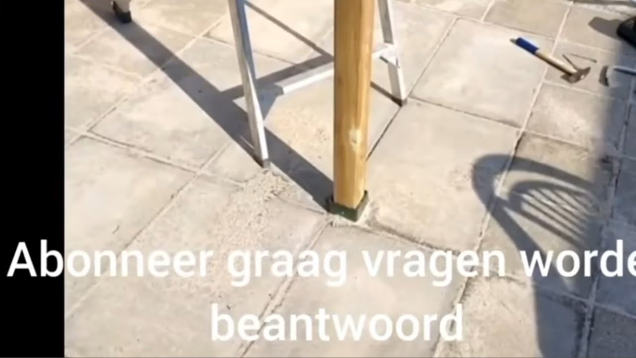 ZELF STEVIG EEN HOUTEN PAAL IN DE GROND AANBRENGEN MET BETON POER - YouTube