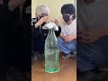 世界一大きいコーラの瓶に満タンの水…紙1枚で逆さにしてもこぼれない方法とは…!? #shorts