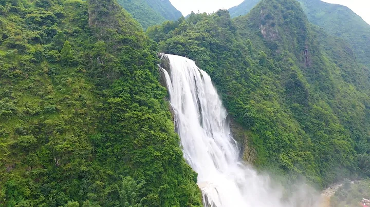 震撼：贵州滴水滩大瀑布涨大水了，比黄果树瀑布还要高，人山人海太壮观了【青云迹】 - 天天要闻