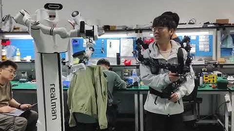 Gesture-Controlled Robotic Arm Movement 手势控制的机器人手臂移动 #robot #chinainnovation #chinatechnology