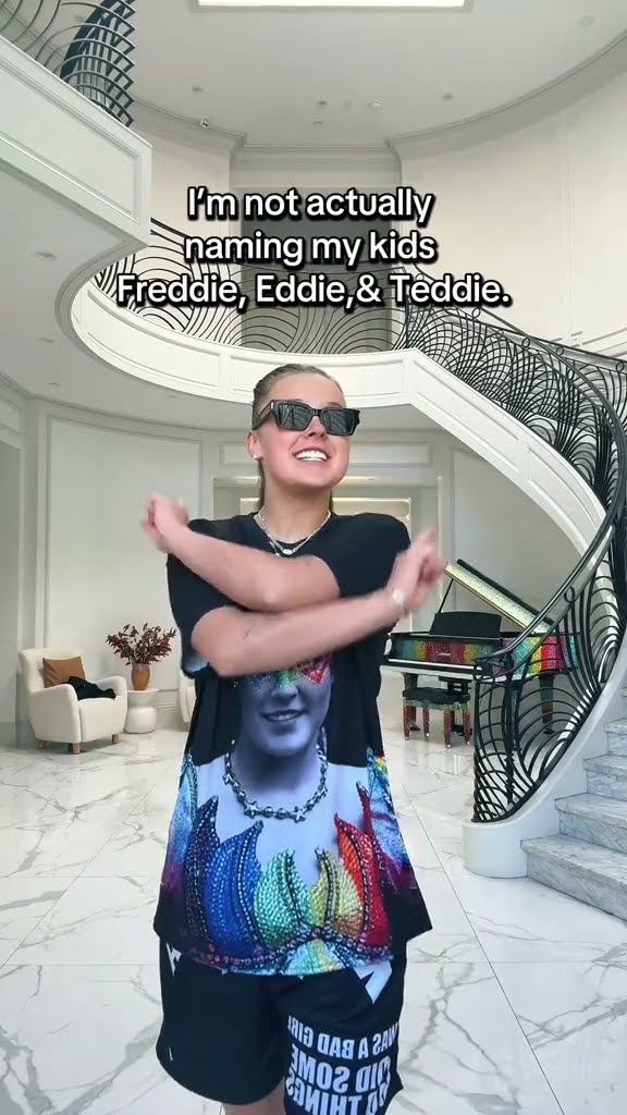 So many different things I could say with this sound  #itsjojosiwa