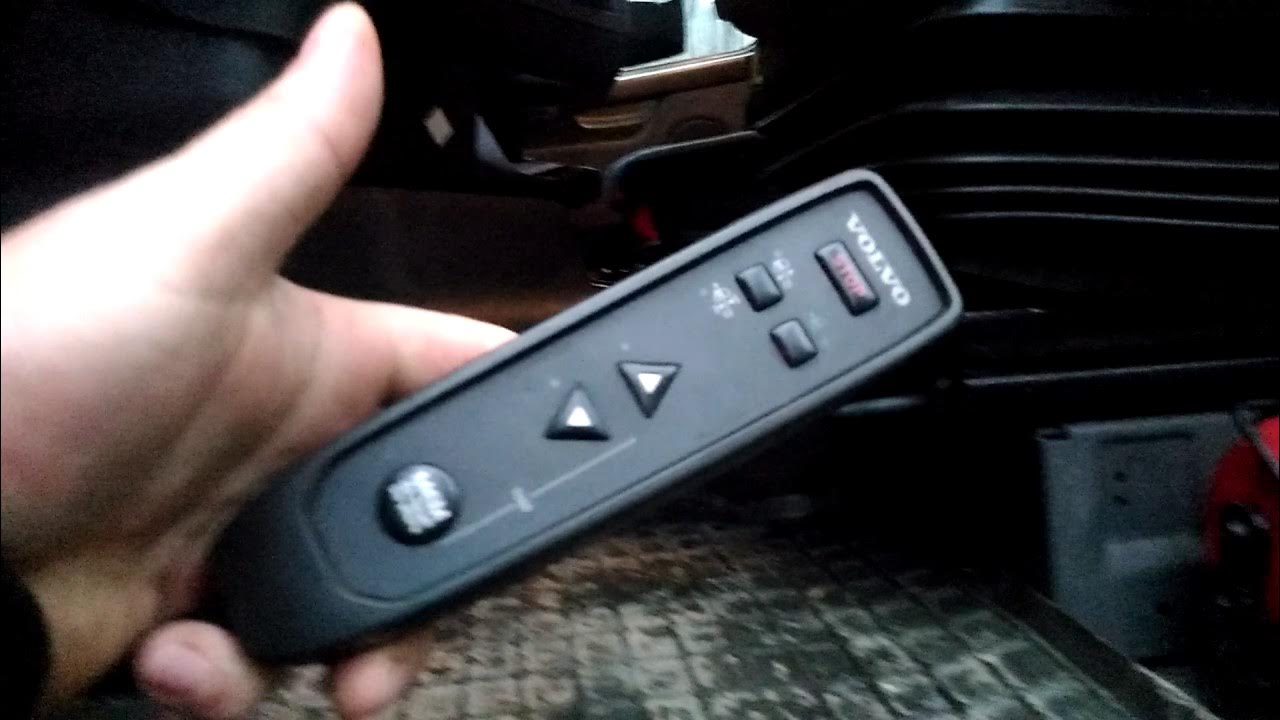 Замена батарейки в ключе с 6 кнопками. Volvo XC70 III, 3,2 л, 2008 года своими