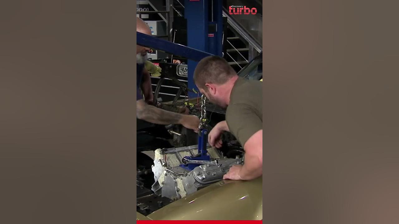 Mudança de motor de um sensacional carro Pontiac Trans Am