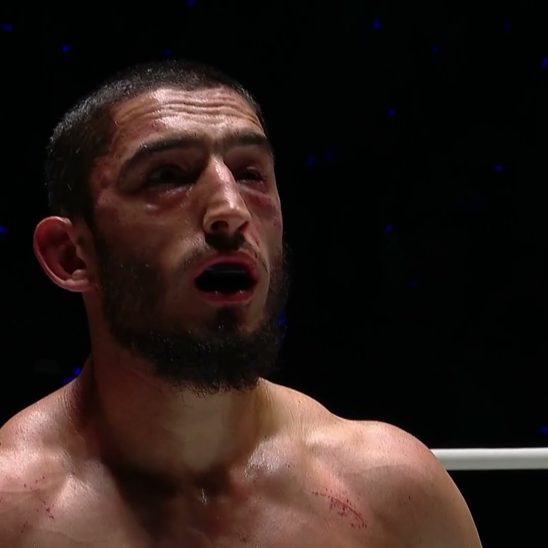 Christian Lee and Alibeg Rasulov’s clash ends in a no contest after an inadvertent eye poke.