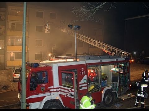 Netphen -- Dreis Tiefenbach Dramatische Szenerie am frÃ¼hen Mittwochmorgen gegen 1:30 Uhr an der Weidenauer StraÃe 54 in Dreis Tiefenbach. Schreiende Menschen an Fenstern und auf der StraÃe. Hektisches treiben von EinsatzkrÃ¤ften der Feuerwehr. Steckleitern werden in Stellung gebracht um Menschen und Tiere aus ihren Wohnungen zu retten. Auch Ã¼ber Drehleitern wurden Menschen aus ihren Wohnungen gerettet. ... alles weitere auf www.wirsiegen.com