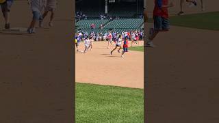Kids Run the Bases at Wrigley Field #chicagocubs